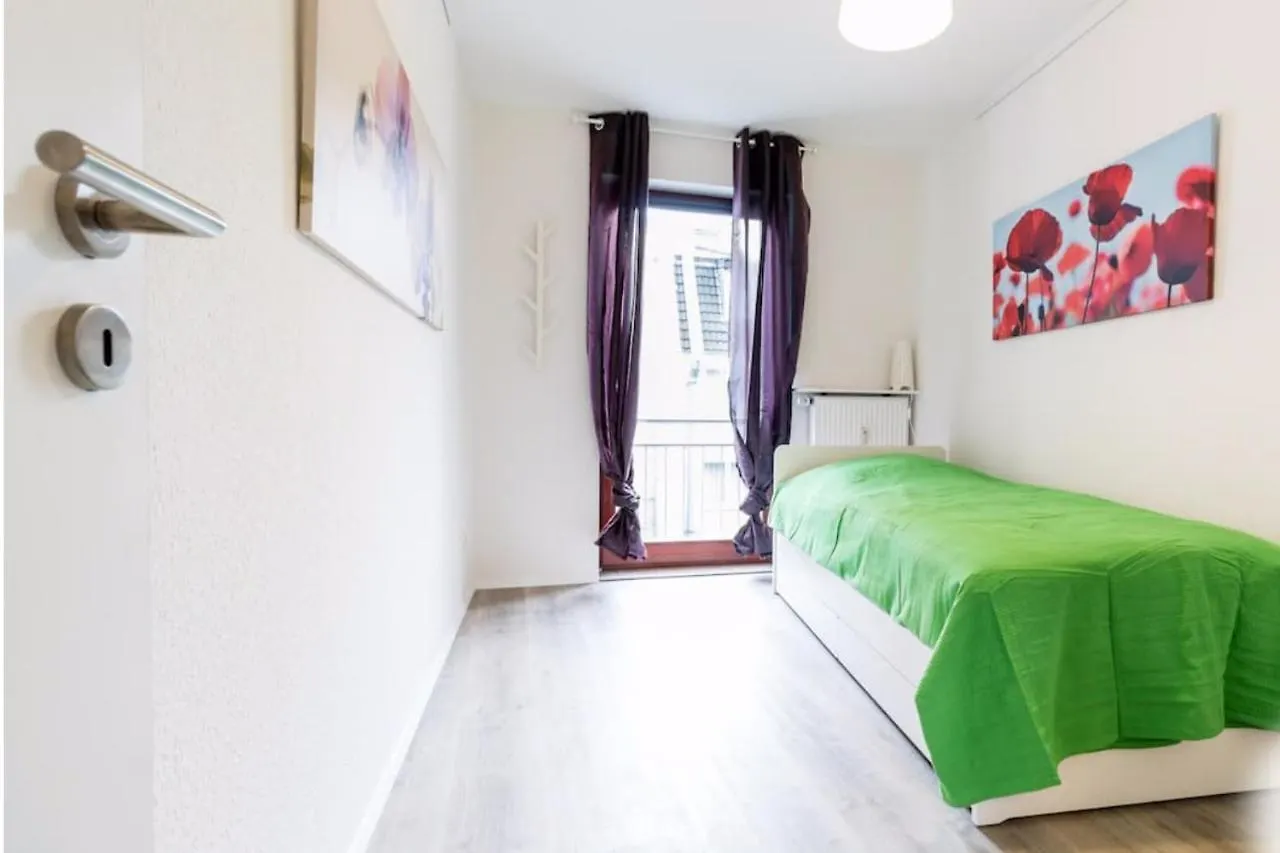Homefy Oldtown Apartment - 6 People - 2 Bath - Balcony - Top Location Dusseldorf